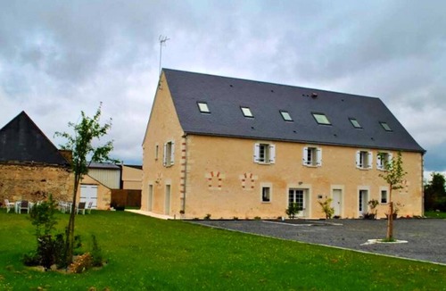 Saint-Epain House | Homerez - Big house for 27 ppl. with terrace at Saint-Épain