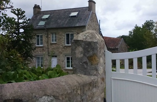 Lieusaint House | Homerez - Charming house in Lieusaint with garden