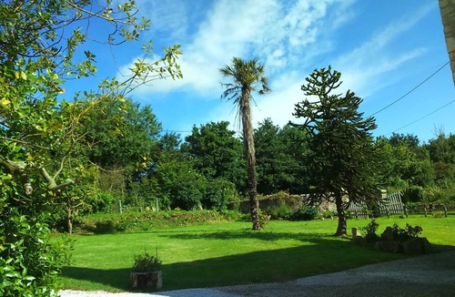 Lieusaint House | Homerez - Charming house in Lieusaint with garden