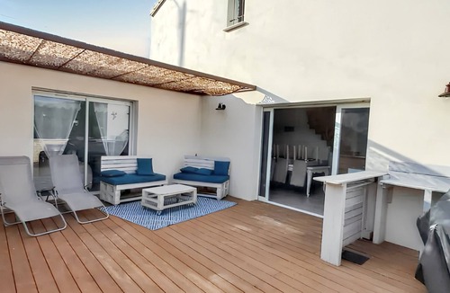 Roquebrun House | Homerez - Charming House in Roquebrun with Lake View 100 m²