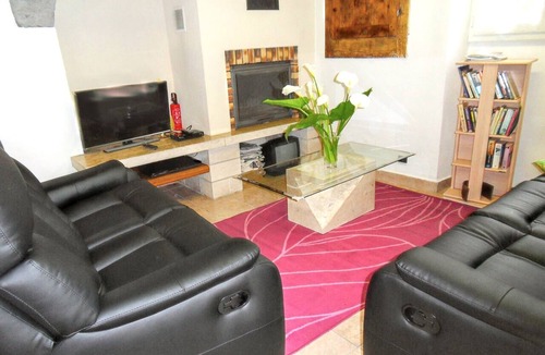 Cajarc House | Homerez - Charming House in Cajarc with Garden