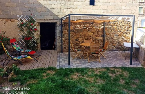 Saint-Floret House | Homerez - Exceptional house with garden and balcony