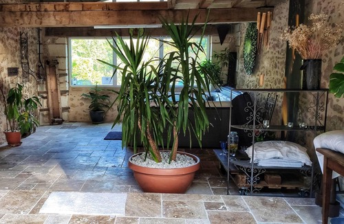 Saint-Front-de-Pradoux House | Homerez - Amazing house for 4 ppl. with shared pool, jacuzzi, spa and terrace