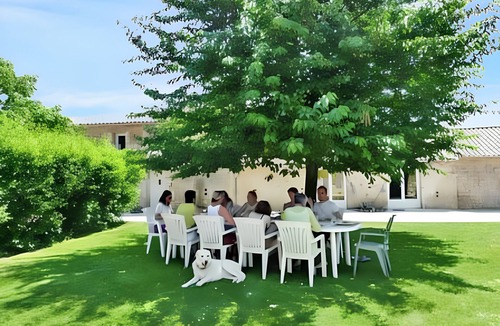 Saint-Vincent-la-Chatre House | Homerez - House in Saint-Vincent-la-Châtre