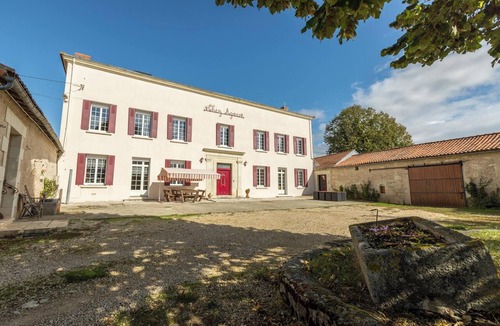 Mouterre-Silly House | Homerez - House in Mouterre-Silly