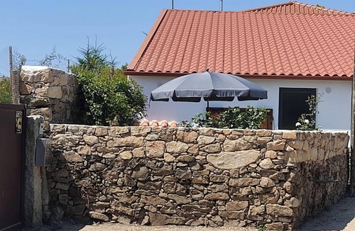 Salsas House | Homerez - House in Parada with mountain view