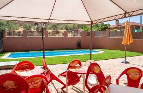 Humanes Villa | Homerez - Luxury Villa in Cerezo de Mohernando with Pool
