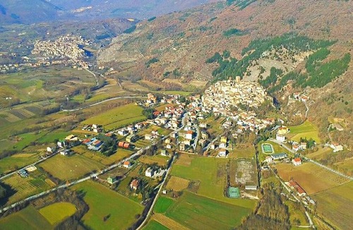 Castel di Ieri Apartment | Homerez - Nice apartement for 4 ppl. with terrace at Castel di Ieri