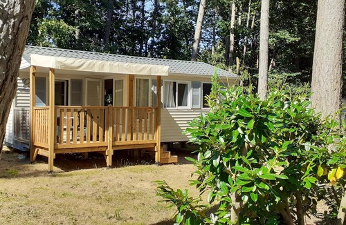 Saint-Cheron House | Homerez - Nice bungalow for 5 ppl. with shared pool and terrace at Saint-Chéron