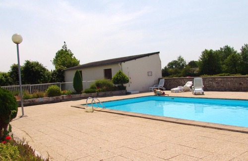 Montmartin-sur-Mer Apartment | Homerez - Nice appartement 2 km away from the beach for 4 ppl. with shared pool