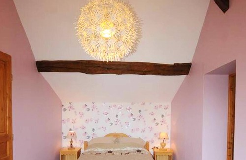 Avrilly House | Homerez - Nice house for 5 ppl. with shared pool and garden at Avrilly