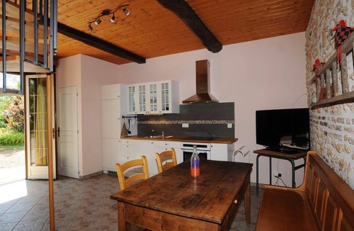 Avrilly House | Homerez - Nice house for 5 ppl. with shared pool and garden at Avrilly
