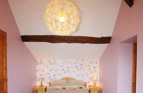 Avrilly House | Homerez - Nice house for 5 ppl. with shared pool and garden at Avrilly
