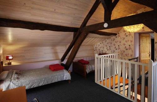 Avrilly House | Homerez - Nice house for 5 ppl. with shared pool and garden at Avrilly