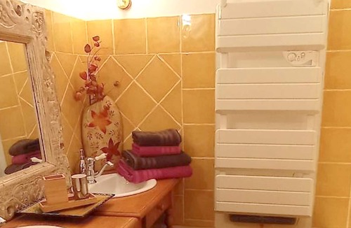 Cheval-Blanc House | Homerez - Nice house for 4 ppl. with swimming-pool and garden at Cheval-Blanc