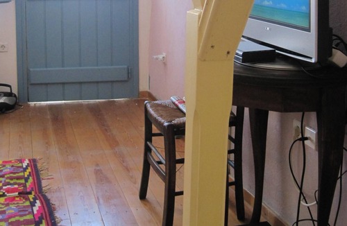 Skyros Town House | Homerez - Nice house with terrace and mountain view