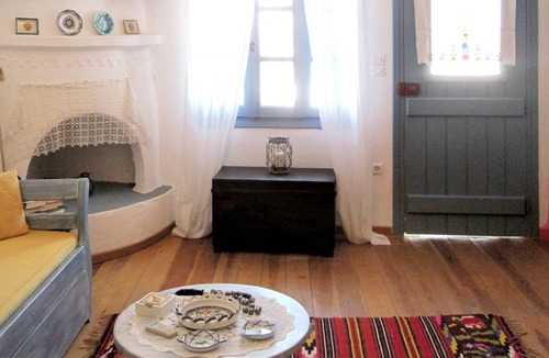 Skyros Town House | Homerez - Nice house with terrace and mountain view