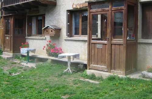 La Grave Apartment | Homerez - Nice studio 3 km from the ski area for 2 pers. in La Grave