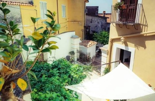 Francolise House | Homerez - Spacious house with sea view and garden