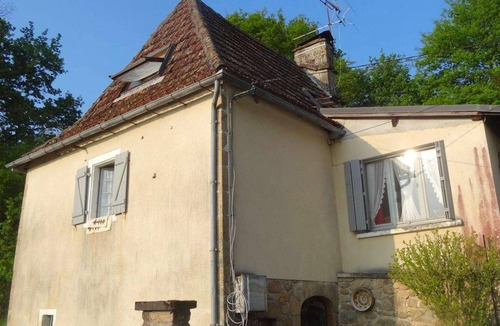 Teyssieu House | Homerez - Spacious house for 7 ppl. with garden and terrace at Teyssieu