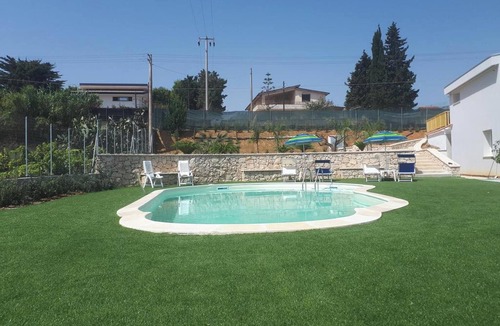 Alcamo Villa | Homerez - Spacious villa with sea and mountain views in Alcamo