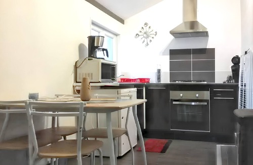Vierville-sur-Mer Apartment | Homerez - Studio in Vierville-sur-Mer