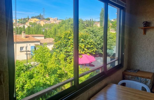 Greoux-les-Bains Apartment | Homerez - Studio in Gréoux-les-Bains