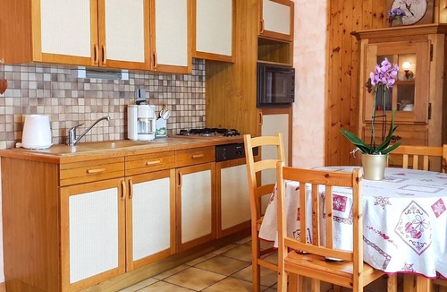 Les Gets Apartment | Homerez - Studio Les Gets, mountain view.