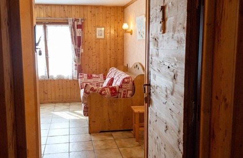 Les Gets Apartment | Homerez - Studio Les Gets, mountain view.