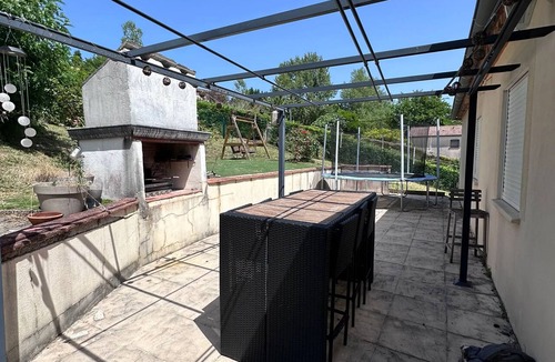 Monclar-de-Quercy Villa | Homerez - Villa in Monclar-de-Quercy