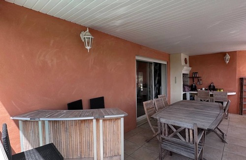 Monclar-de-Quercy Villa | Homerez - Villa in Monclar-de-Quercy