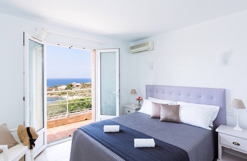 Marine de Davia Villa | Homerez - Villa in Corbara