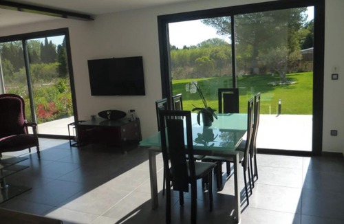 Eyragues Villa | Homerez - Villa in Eyragues with pool