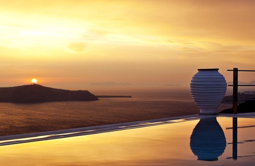 Firostefani Apartment | Homeric Poems
