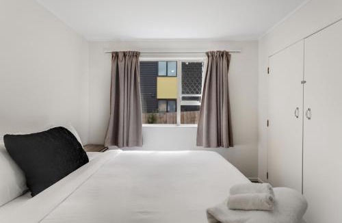 Auckland House | Homespun Unit with deck, air-con and parking