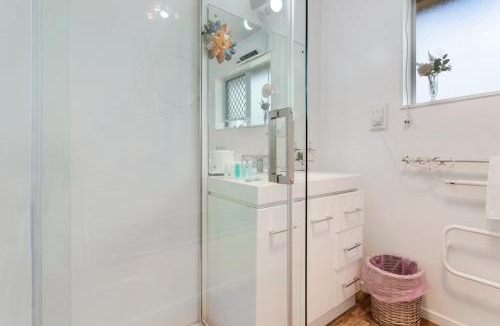 Auckland House | Homespun Unit with deck, air-con and parking