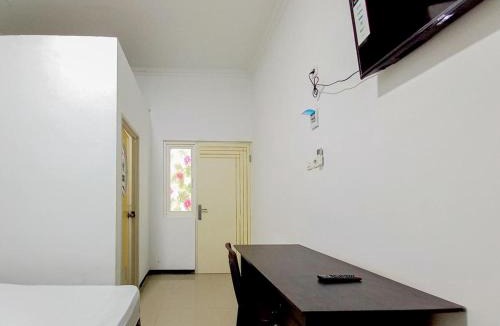 Sidoarjo Hotel | Homestay Bahari near Wisata Bahari Tlocor Sidoarjo Mitra RedDoorz