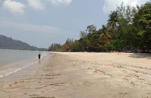 Lumut Apartment | Homestay BAYU LAUT 0136288405 2 bilik marina lumut ada swimming pool bath tub sea view cantik
