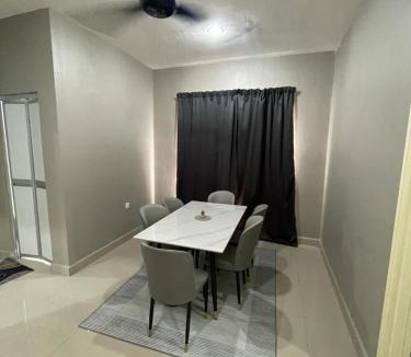 Pekan House | Homestay Farish Pantai Lagenda