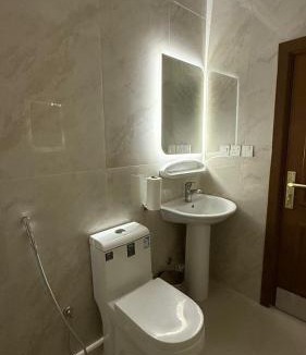 Hera Street Apartment | HomeSuite
