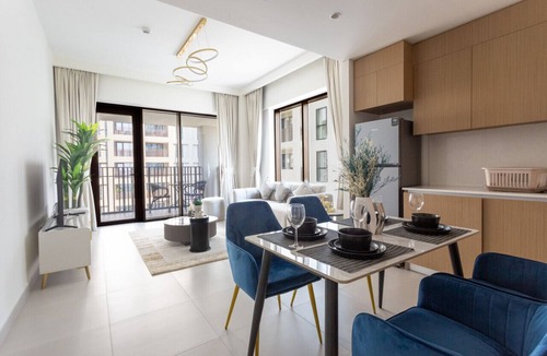 Dubai Apartment | HomesVIP | Private Beach Access | Spacious