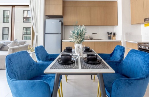 Dubai Apartment | HomesVIP | Private Beach Access | Spacious