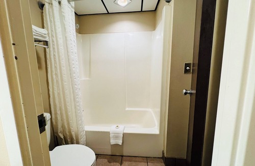 Washington Hotel | Hometown Inn & Suites