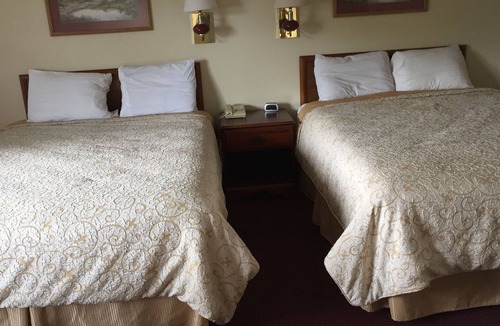Morganfield Hotel | Hometown Inn