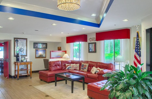 Thomasville Hotel | Hometown Inn