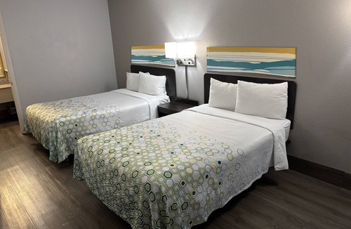 Crestline Heights Hotel | HomeTowne Studios by Red Roof Birmingham - Highway 280