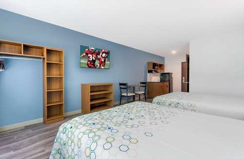 Bearss Plaza Hotel | HomeTowne Studios by Red Roof Tampa - Airport
