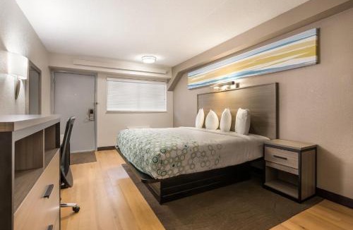 Lawrenceville Hotel | HomeTowne Studios by Red Roof Princeton - Ewing/Lawrenceville