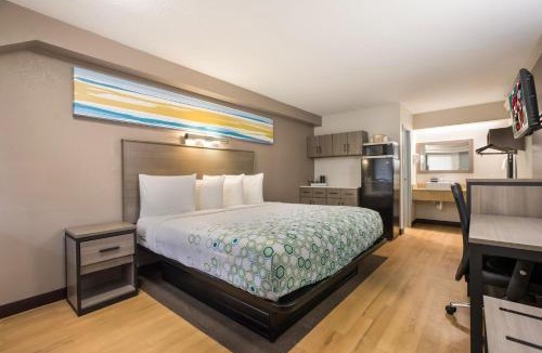 Lawrenceville Hotel | HomeTowne Studios by Red Roof Princeton - Ewing/Lawrenceville