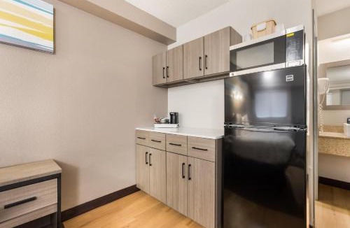 Lawrenceville Hotel | HomeTowne Studios by Red Roof Princeton - Ewing/Lawrenceville